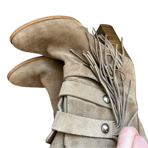 Zara beige fringe suede booties, size 39 EUR, fits like a size 8 US. - Picture 2 of 3
